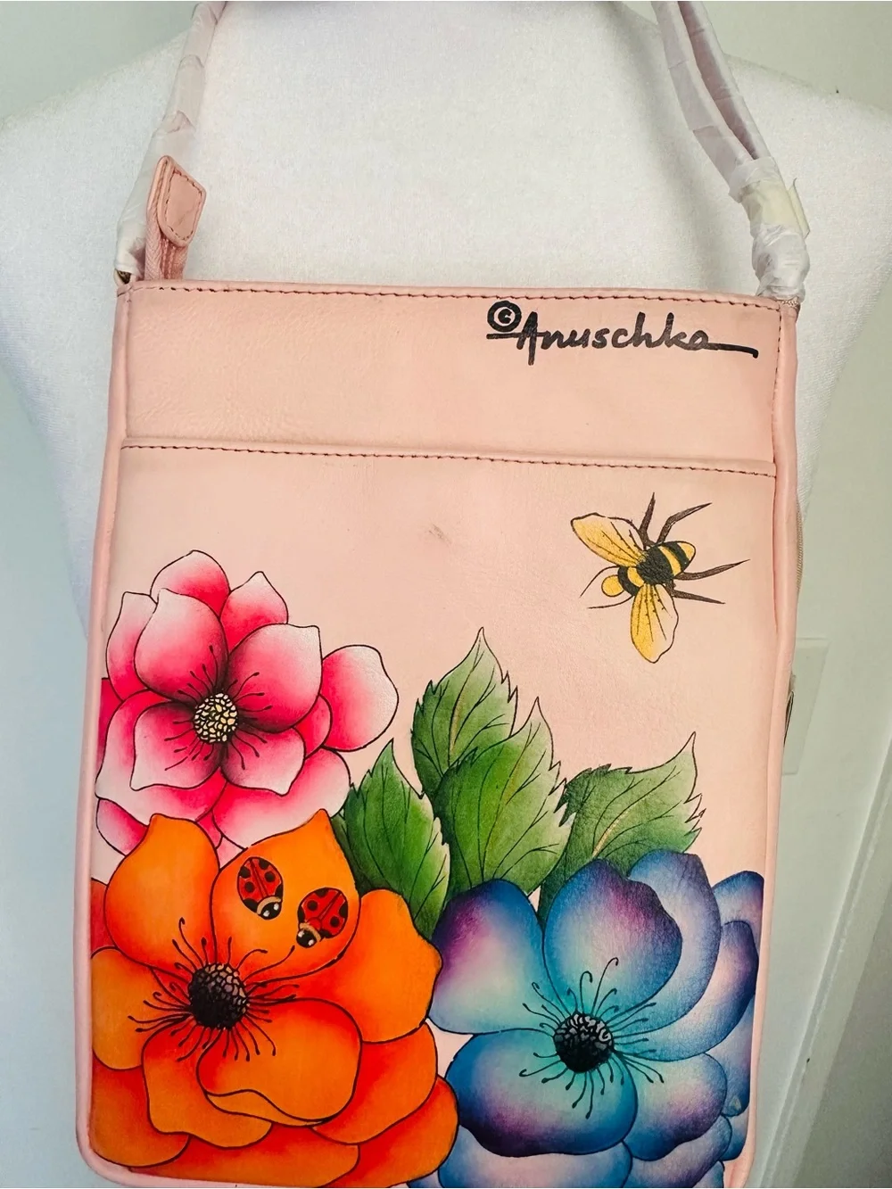 Anuschka add stunning